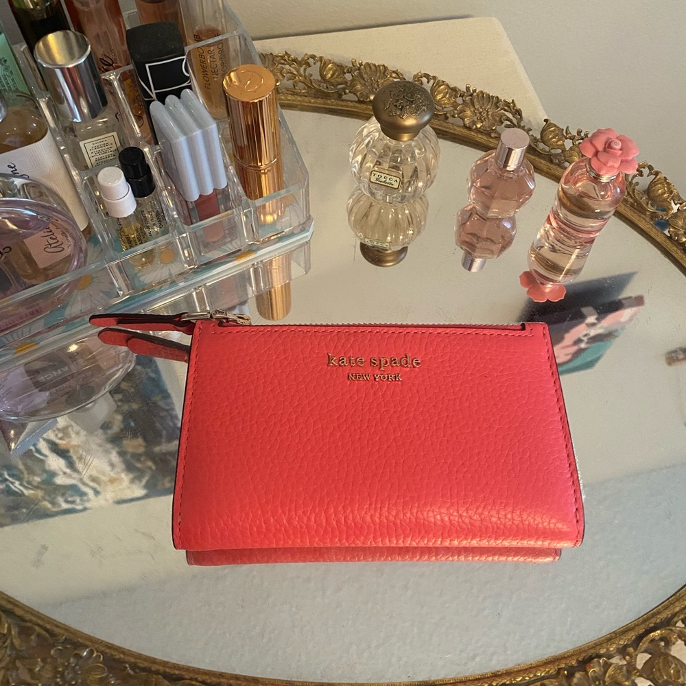NWT Kate Spade Roulette Slim Bifold Wallet in Peach Melba